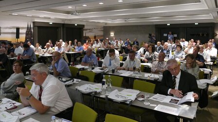 Teilnehmer der 8. Fachtagung „Der Bausachverständige“ unter dem Titel „Radon und Asbest – unsichtbare Feinde im Haus“ | © CRB Analyse Service GmbH